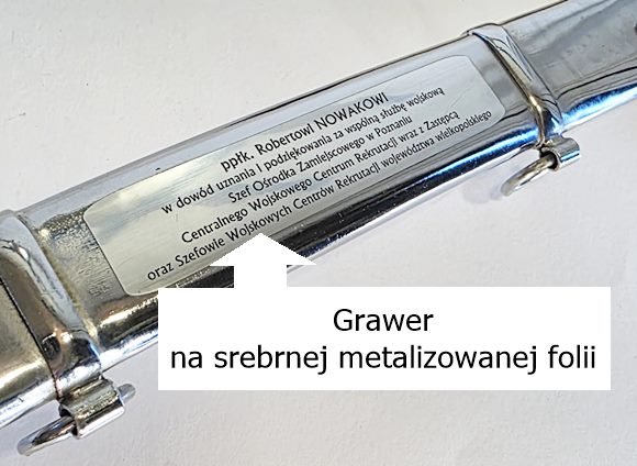 Na prezent szabla z grawerem