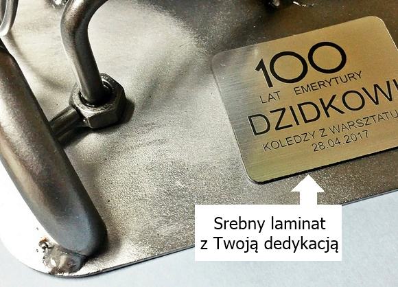 Tabliczka z grawerunkiem na prezencie