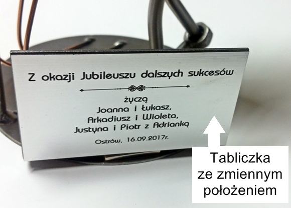 Udany prezent z grawerem Tabliczka z grawerem na prezent Figurka