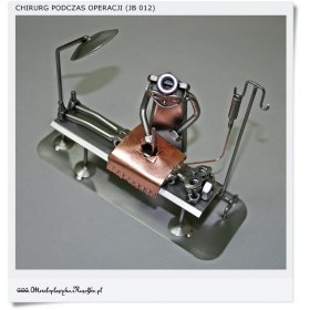 Chirurg na sali podczas operacji jako upominek (JB 012)