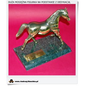 Duża mosiężna figurka konia z dedykacją na marmurze