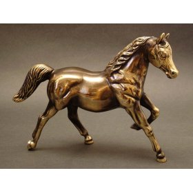 Duża mosiężna figurka konia z dedykacją na marmurze