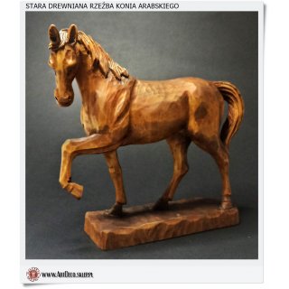 Duża drewniana figurka konia