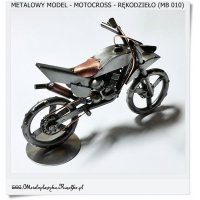 Motor cross z metalu