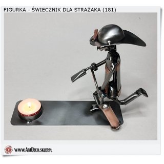 Figurka strażaka ze świecznikiem