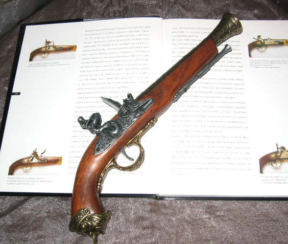  Replika Włoskiego pistoletu skałkowego z XVIII w